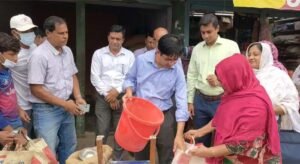 মেহেরপুরে ওএমএস কার্যক্রম উদ্বোধন