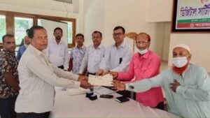 মেহেরপুরে বীর মুক্তিযোদ্ধাদের মাঝে স্মার্ট আইডি কার্ড বিতরণ